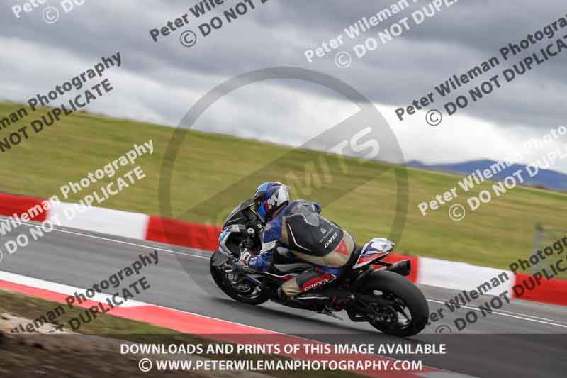 cadwell no limits trackday;cadwell park;cadwell park photographs;cadwell trackday photographs;enduro digital images;event digital images;eventdigitalimages;navarra;no limits trackdays;peter wileman photography;racing digital images;trackday digital images;trackday photos